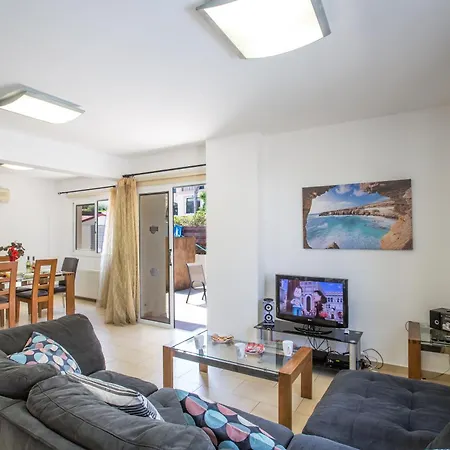 Moderne Ferienvilla Pv5 Mit Grossem Garten Protaras
