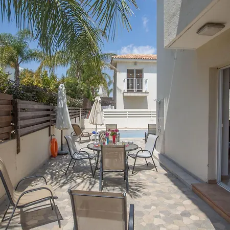 Moderne Ferienvilla Pv5 Mit Grossem Garten Protaras