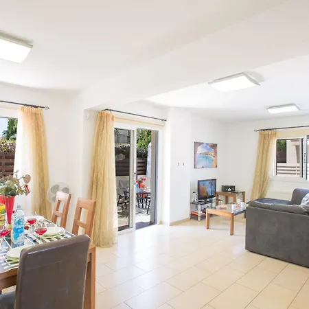 Vakantiehuis Moderne Ferienvilla Pv5 Mit Grossem Garten Protaras
